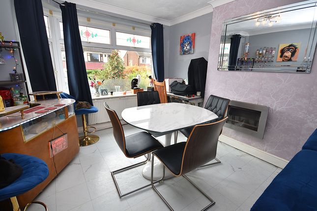 5 Farnham Avenue, Macclesfield photo 3
