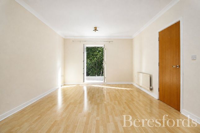 27, Sawyers Grove, Brentwood photo 5