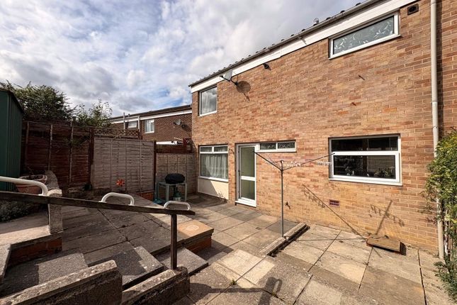 25, Drake Close, DAVENTRY photo 2