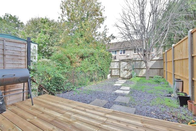 15 Christabel Close, Isleworth photo 3