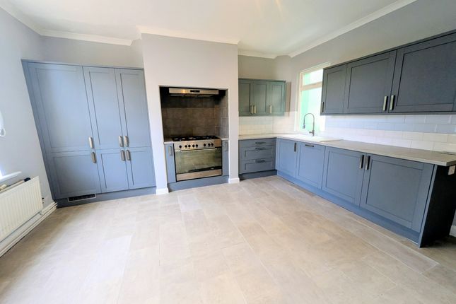 42, Whitcliffe Road, Cleckheaton photo 2