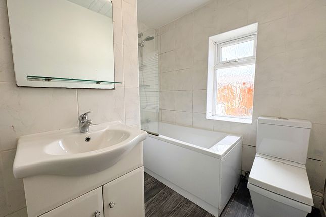9 Gloster Street, Bolton photo 3