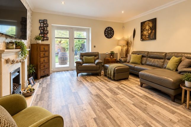 19, Nuthatch Close, Cannock photo 4