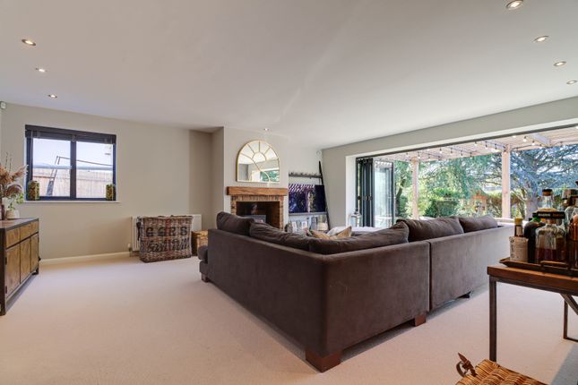 10, Meadway, Harpenden photo 3