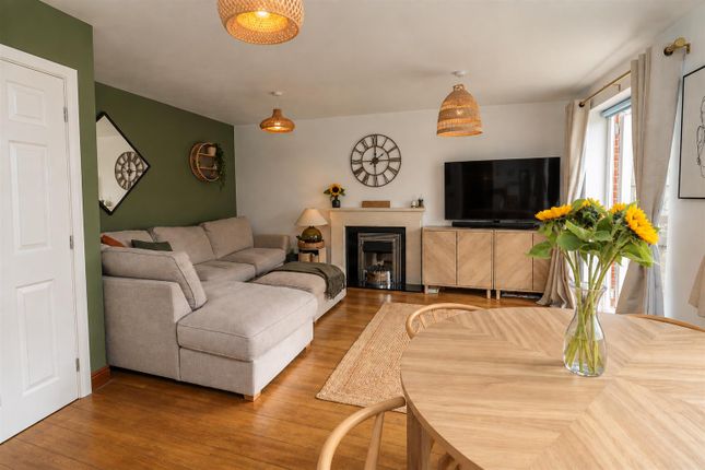 33, Myrtle Way, Brough photo 2