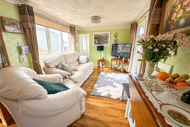 Mobile/park home for sale in Greenlawns, St. Osyth Road East, Little Clacton