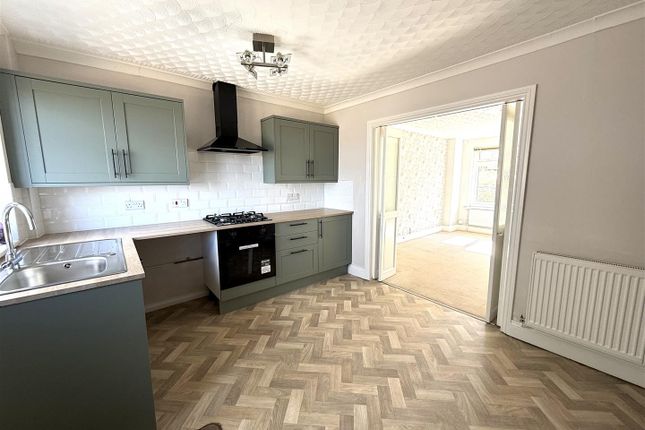 3, Sutton Close, Rugeley photo 4