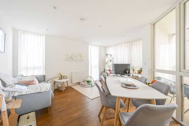 Thumbnail Flat for sale in Discovery Tower, Canning Town, London