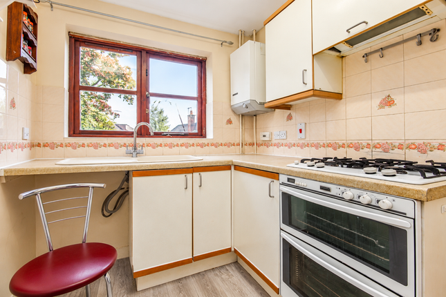 Poplar Close, Nottingham photo 4
