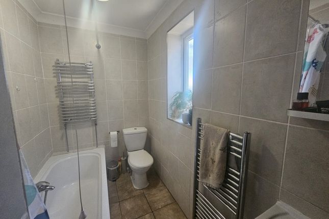 16 Benmoor Road, Poole photo 5