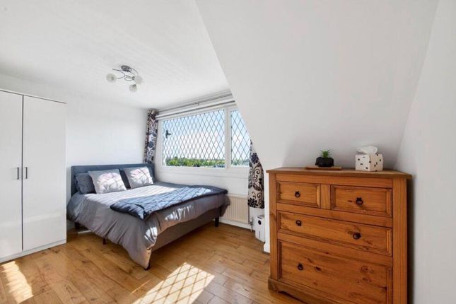 21, Milton Avenue, Barnet photo 3