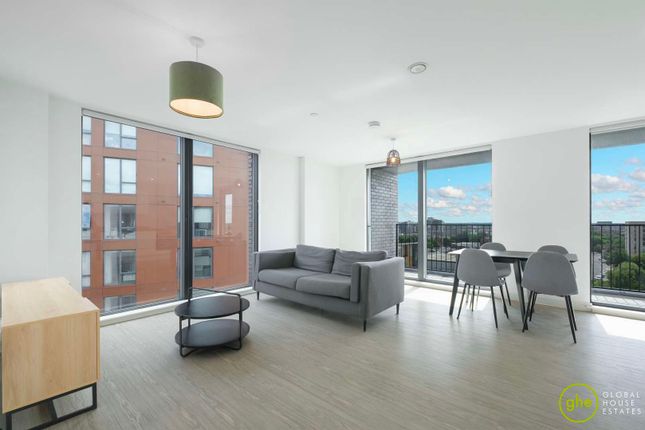 2-bed flat on 810, The Landmark, Salford, £1,350/mo