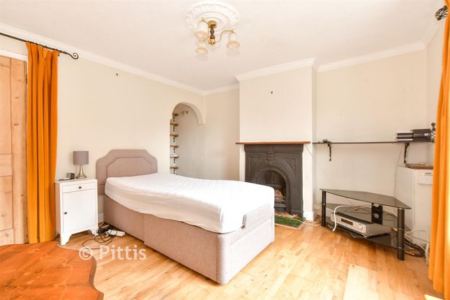 Ivy Cottages, Cross Road, Sandown photo 3