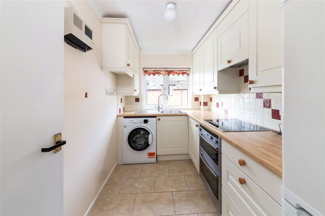 9, Grove Court, Deddington photo 3