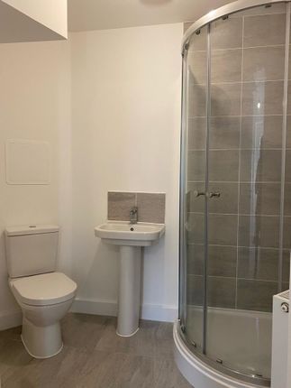 Town house to rent in Roche Avenue, Leeds