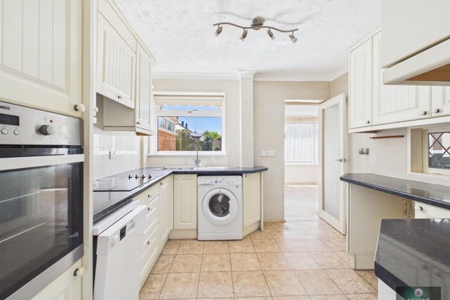 26, Gainsborough Road, CRAWLEY photo 2