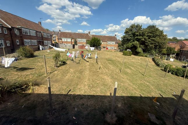 23, Amberden Avenue, London photo 2