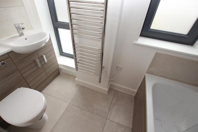 9 Aqua House, Chertsey Road, Woking photo 4