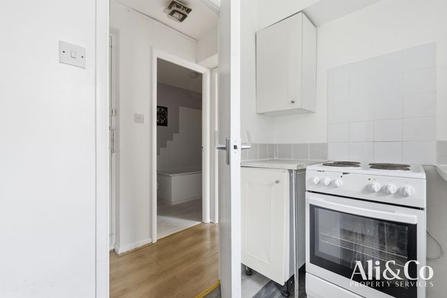 56 Lewes Close, Grays photo 4