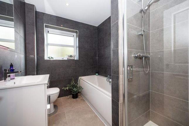 Strathaven Road, Eltham photo 4