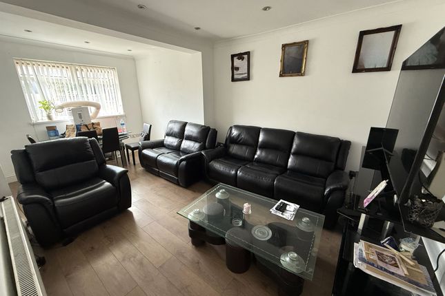 113, Eastcote Avenue, Greenford photo 2