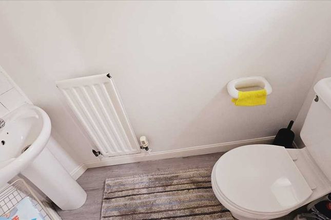 18, Magnolia Gardens, Edgware photo 5