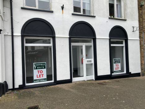 Retail premises to let in The Square, Holsworthy