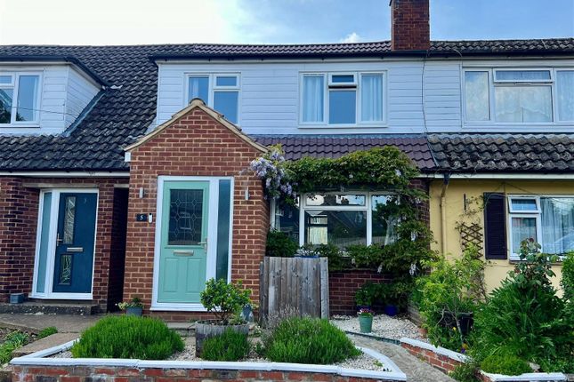 Terraced house for sale in Hill Farm Road, Chesham