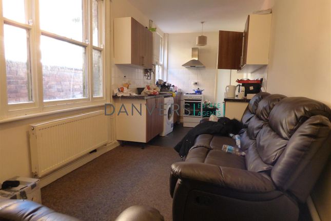 Terraced house to rent in Bramley Road, Leicester