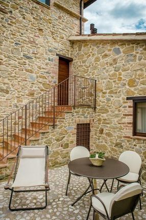 Town house for sale in Vocabolo Borgo Nuovo, 15, 06055 Sant'apollinare Pg, Italy