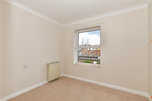 Flat for sale in Palmerston Road, Buckhurst Hill, Essex