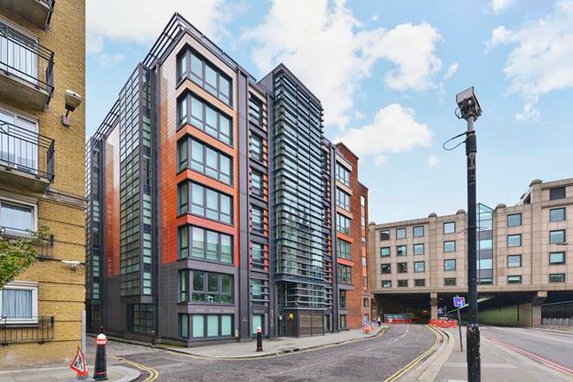 Parking/garage to rent in 8 High Timber St, London