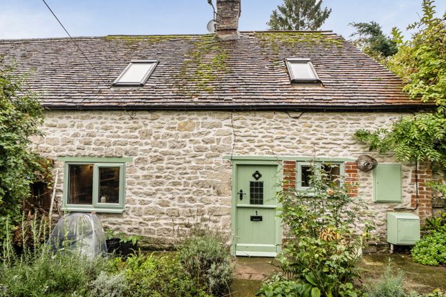 2-bed terraced on Wellhead, Warminster, £270,000