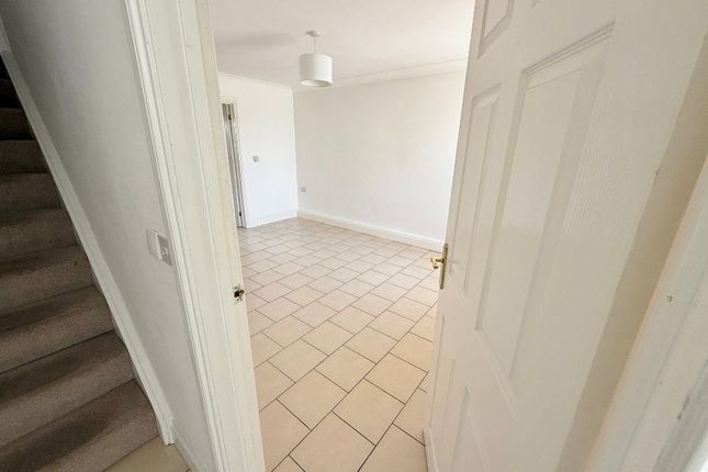 18 The Avenue, Llanelli photo 4