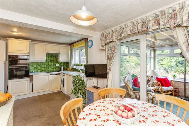 3, Riverside Way, Kettering photo 2