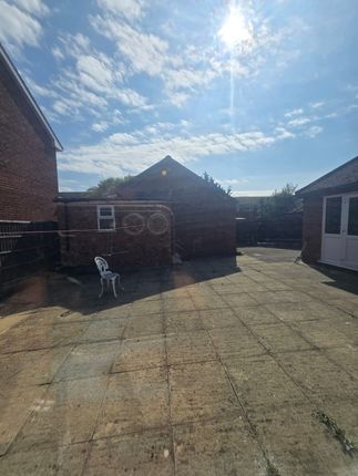 39 Gilpin Way, Harlington, HAYES photo 5