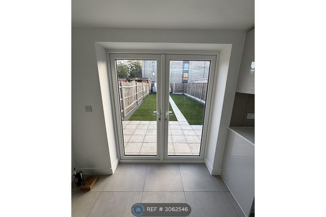 Kings Avenue, Greenford photo 4