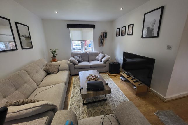 38 Jackson Crescent, Hulme, Manchester photo 2