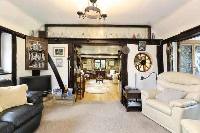 Yaffle Cottage, Domewood, Crawley photo 3