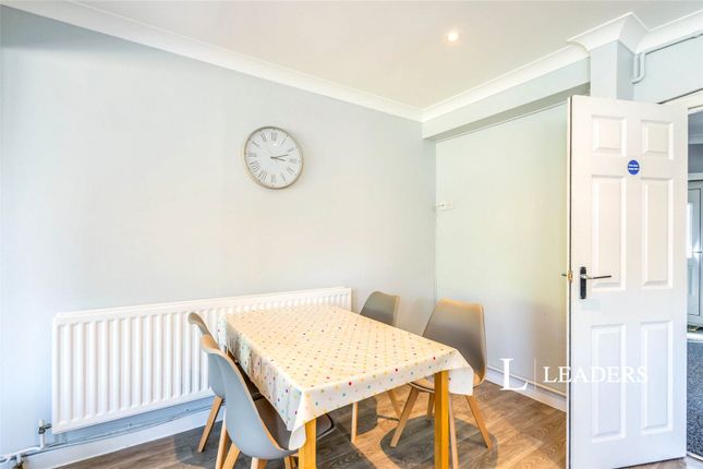 19, Chestnut Grove, West Sussex photo 4