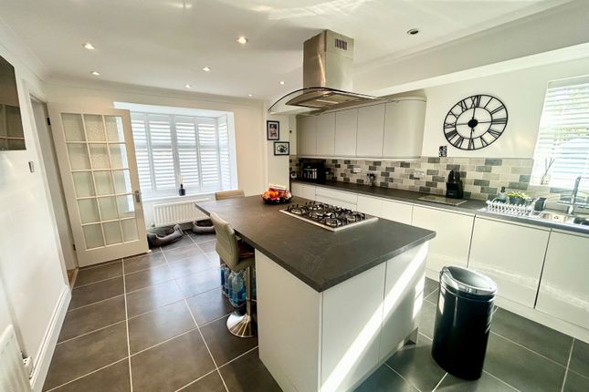 31, Claymar Drive, Swadlincote photo 2