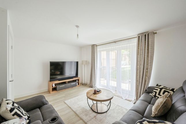 12, Lime Tree Grove, ROTHERHAM photo 2