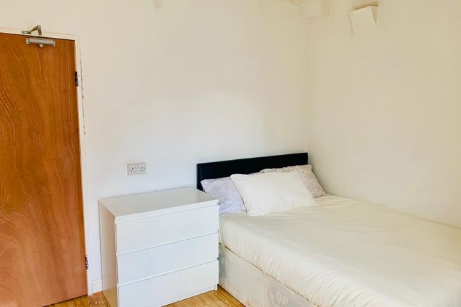 Thumbnail Room to rent in Vallance Road, London