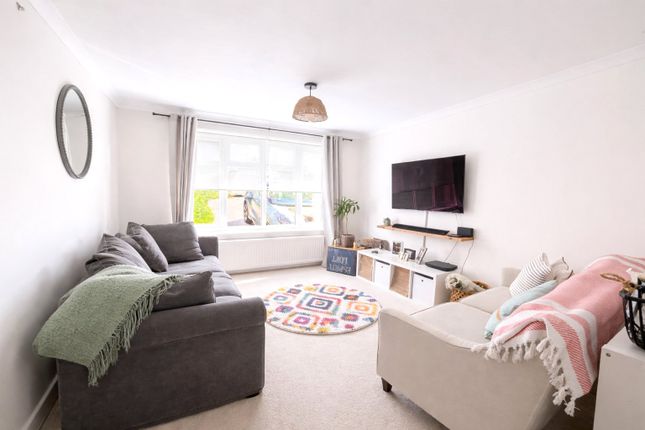 10, Ashton Cross, Romsey photo 3