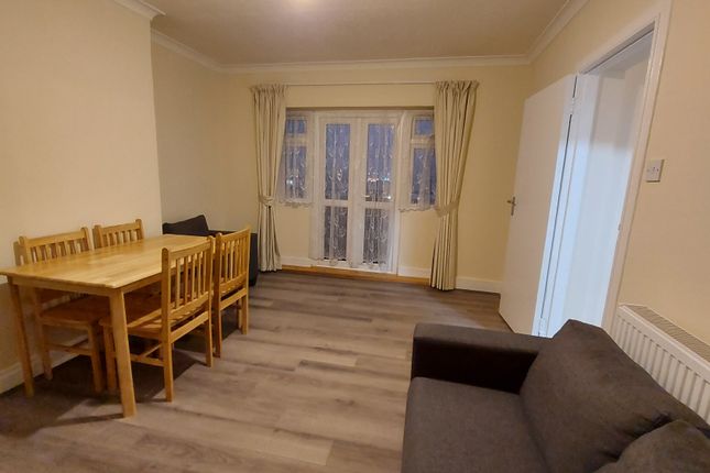 Thumbnail Flat to rent in Oxgate Court, Coles Green Road, Bent