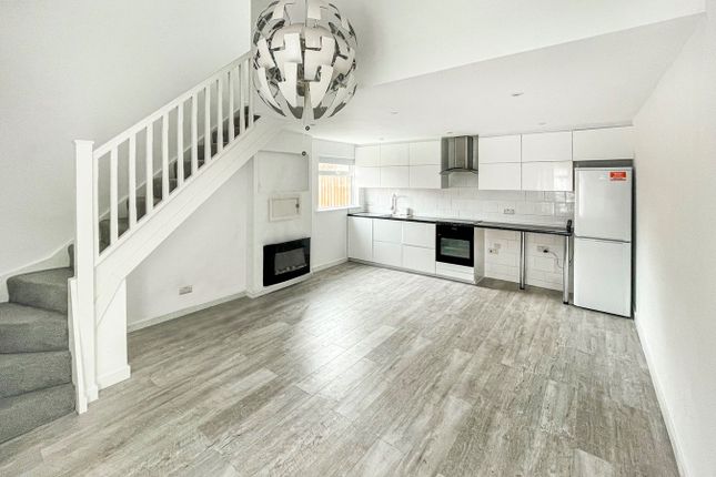 14, Cobb Close, Datchet photo 2