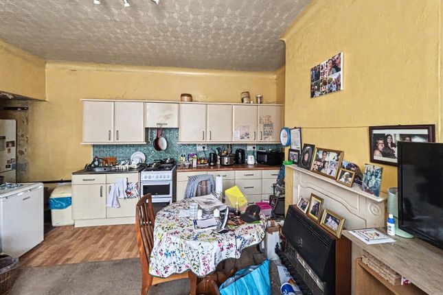 60 Catherine Street, Elland photo 4