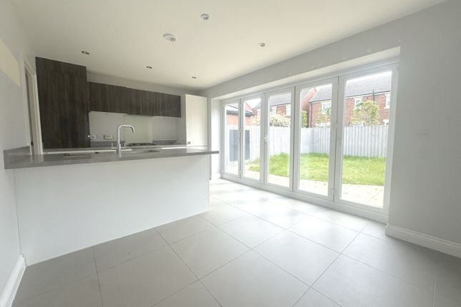 2, Hawks Drive, Doncaster photo 2
