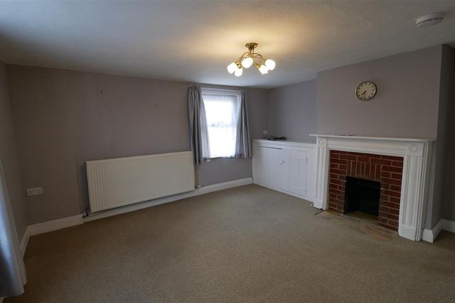 Detached house to rent in High Street, Earith, Huntingdon