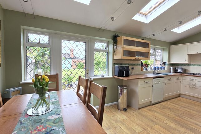2, Tudor Lane, Southam photo 3